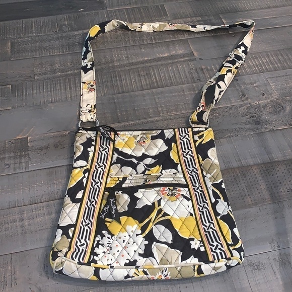 Vera Bradley Dogwood (Ret. 2012) Hipster Purse - Picture 1 of 5
